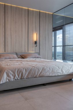 Modern minimalist yumuşak tasarım yatak odası. Japon tarzı bej renkli.