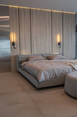 Modern minimalist yumuşak tasarım yatak odası. Japon tarzı bej renkli.