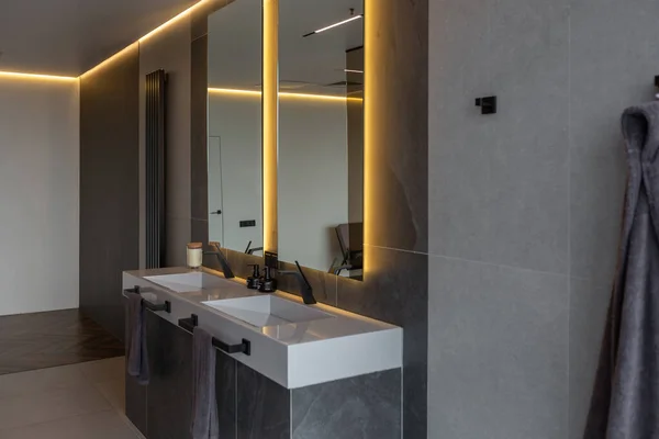Modern Led Işıklandırmalı Şık Mobilyalı Prestijli Lüks Otelin Pahalı Tasarımı — Stok fotoğraf