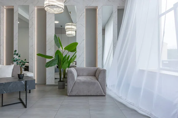 Elegante Interior Quarto Moderno Brilhante Com Nichos Decorativos Com Iluminação — Fotografia de Stock