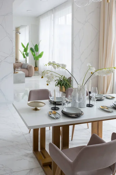 Cucina Elegante Tavolo Pranzo Insieme Design Interni Lusso Leggero Appartamento — Foto Stock