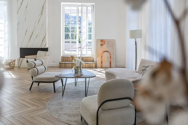 Geräumige Offene Wohnung Mit Stilvollem Modernem Hellem Design Ankleidebereich Schlafzimmer — Stockfoto