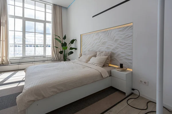 Schlafbereich Einem Minimalistischen Modernen Luxusdesign Eines Teuren Hauses Einem Sonnigen — Stockfoto