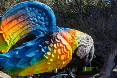 Malta Malta 'nın Malta caddesinde her yıl düzenlenen Mardi Gras Şişman Salı günü alegorik şamandıralar ve maskeli geçit töreni Valletta, Malta - 23 Şubat 2020