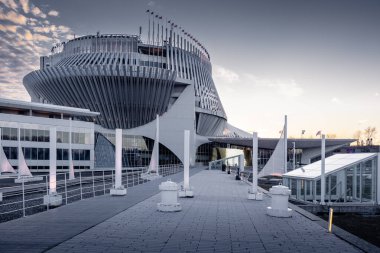 Montreal 'de kumarhane güneşli bir günde 2024