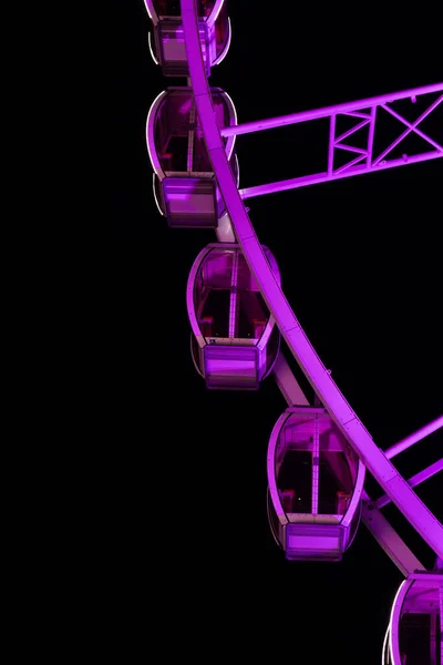 Gece gökyüzü arka planında neon pembe dönme dolap