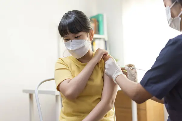 Asiatico Adolescente Ospedale Maschera Durante Vaccinazione Coronavirus Concetto Fotografia Stock