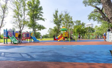 Çocuk parkında oyun parkı