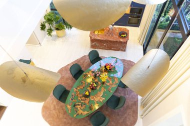 Modern yemek odası.