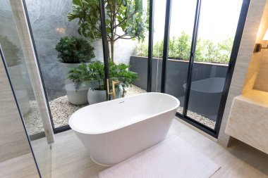 Modern bir evin içinde.