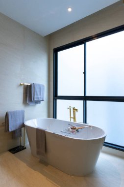 Güzel, modern bir banyo.