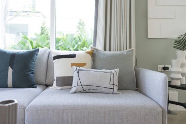 Modern oturma odasının içi.