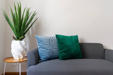 Modern oturma odasının içi.