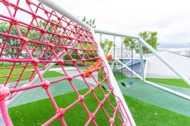 İp ve oyun parkı olan oyun parkı