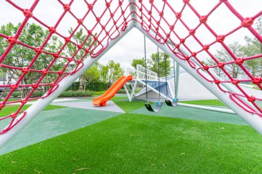 Parktaki çocuk parkı
