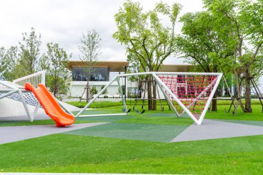 Parktaki oyun parkı