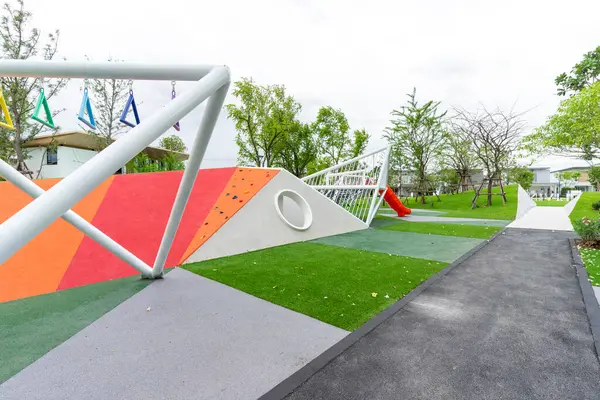 Parktaki oyun parkı