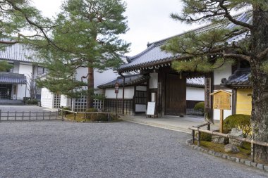 Japonya 'da bahçeli geleneksel Japon evi