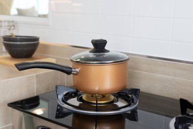 Modern mutfak gaz sobası ve soba.