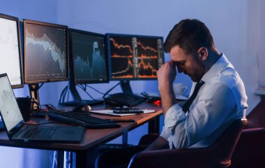 Kötü hissediyorum, başarısızlık. Borsa teknolojisiyle çalışan borsa simsarı..