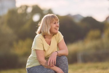 Sunny Day 'de son sınıf öğrencisi dışarıda güzel bir hafta sonu geçiriyor..