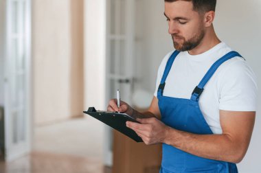 Servis elemanını bir odaya taşımak.