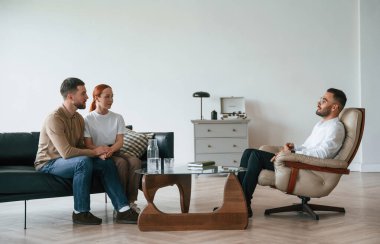 Psikolog randevusundaki çift..