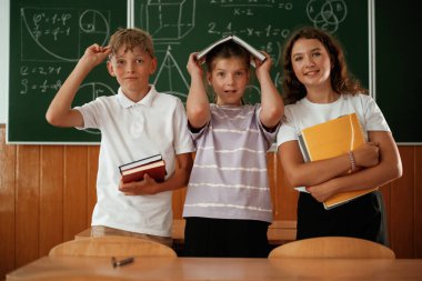 Molada eğleniyorum. Öğrenciler, sınıftaki çocuklar..