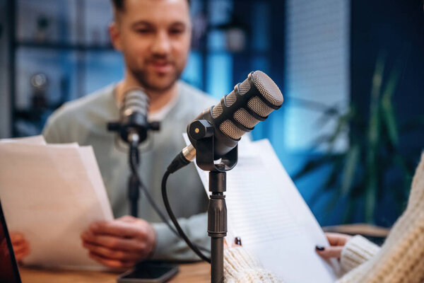 Радио хосты записи подкаста.