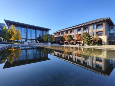 Sunrise Kempinski 'nin yanı sıra Pekin' in altın sonbaharını görmek için güzel bir yer olan Yanqi Oteli..