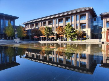 Sunrise Kempinski 'nin yanı sıra Pekin' in altın sonbaharını görmek için güzel bir yer olan Yanqi Oteli..