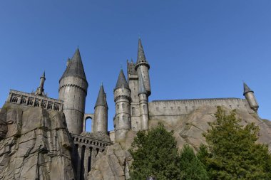 2022.11.27 Pekin Universal Resort, kapalı Covid-19 salgın önleme ve kontrol ölçüsü altında güneşli bir kış gününde açıldı..