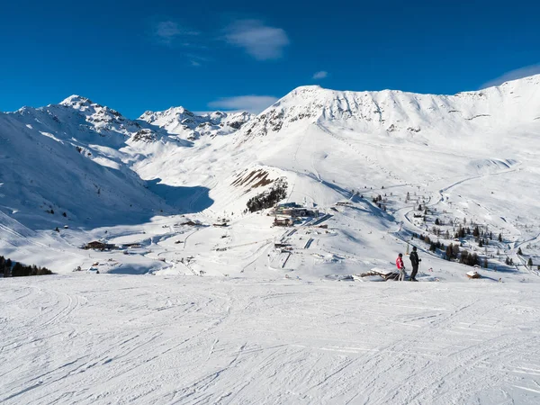 リゾートで冬のスロープビューラディス フィス チロルのスキーリゾートでSerfaus オーストリア2018年1月 — ストック写真