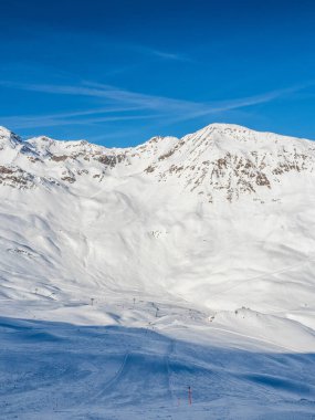 Kış aylarında tatil köyü Ladis, Fiss, Serfaus 'ta panoramik manzara Tyrol' da kayak merkezinde. Avusturya Ocak 2018.