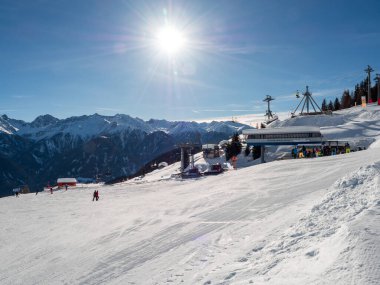 Slope view with funicular Moseralmbahn in the resort Ladis, Fiss, Serfaus in ski resort in Tyrol. Avusturya Ocak 2018.