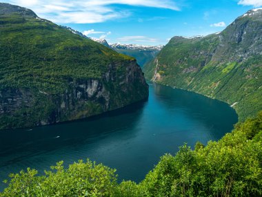 Geirangerfjord. Norveç 'te yazın Geiranger. 