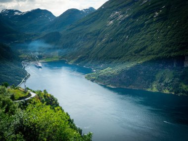 Geirangerfjord. Norveç 'te yazın Geiranger. 
