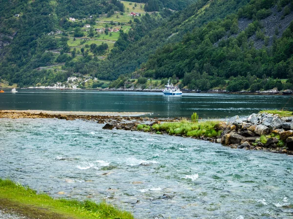 Geirangerfjord Geiranger Nyáron Norvégiában Kilátás Hegyre Hajóra — Stock Fotó