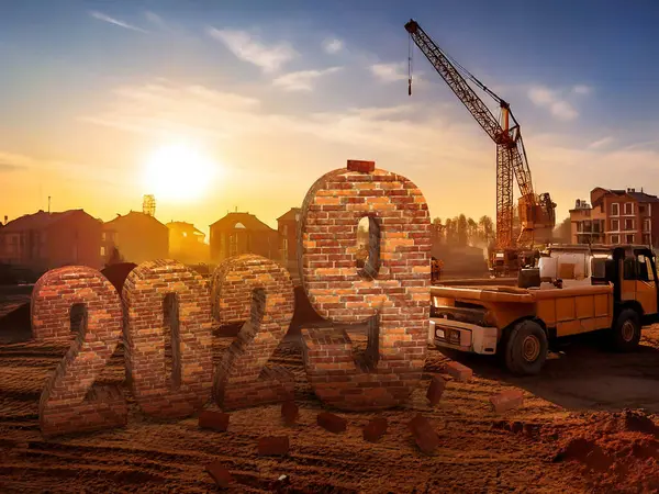 2029 yılının tuğlası inşaat alanında. Arka planda çöp kamyonu ve vinç var. Gün batımında ve kasabada. İnşaat şirketi için bir iş fikri. 3d oluşturma