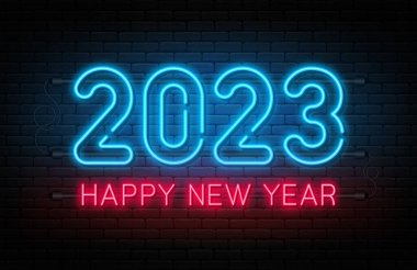Mutlu yıllar 2023. Yeni yıl ve yılbaşı tabelasında parlayan mesajlar ve numaralar var. Arka plan için neon ışığı efekti, web afişi, poster ve tebrik kartı. Vektör