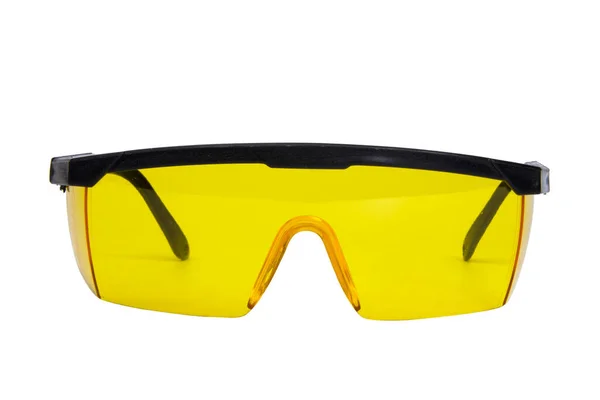 有黄色镜片的时髦眼镜 汽车司机戴夜视仪 被白色隔离了太阳镜 — 图库照片