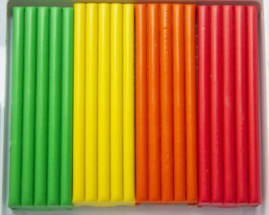 Yaratıcılık için çok renkli plastikler, parlak çocuklara hobi modelliği