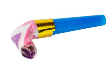 Parti önleyici ıslık çalan şenlik çığlıkları beyazın üzerinde izole edilmiş.