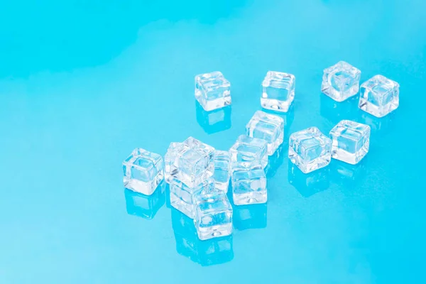 Cubos Gelo Sobre Fundo Azul Cubos Gelo Sobre Fundo Azul — Fotografia de Stock