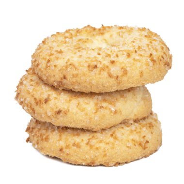 Beyaz arka planda izole edilmiş lezzetli halka kısa hamur kurabiyeleri.