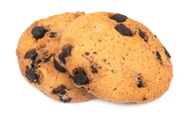 Beyaz arka planda izole edilmiş çikolata damlalı kurabiyeler