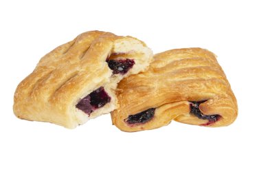 Beyaz arka planda izole edilmiş reçelli puf böreği. Yakın plan.