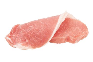 Beyaz arka planda izole edilmiş çiğ domuz eti dilimleri