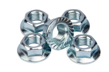 Metal ceviz beyaz arkaplanda izole