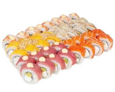 Beyaz arka planda taze iştah açıcı rulo seti